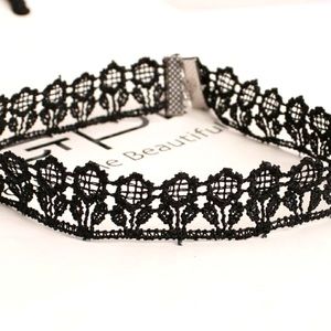 Bella Lace pattern black chocker